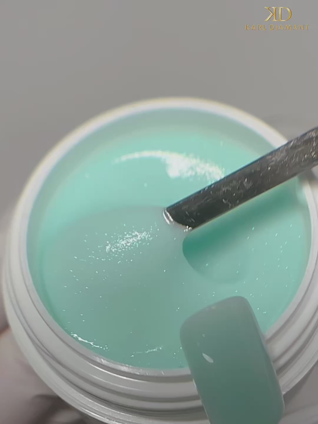 Video laden: Opal Mint Modellier Gel mit smaragd Glitter 7563