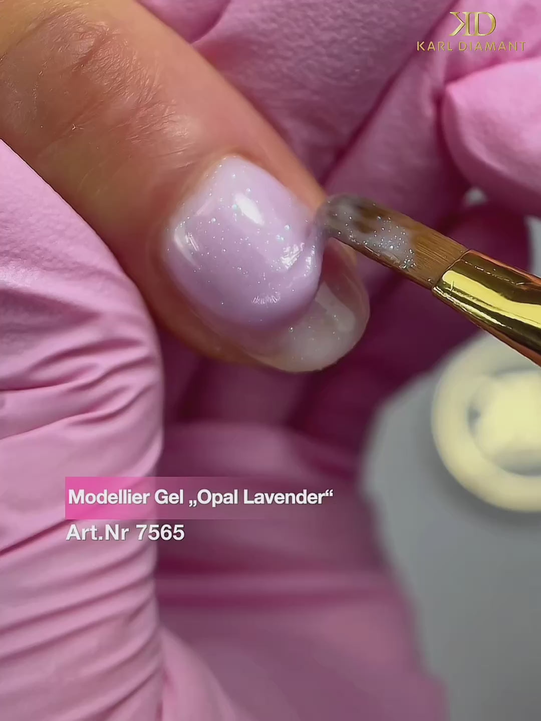 Video laden: Opal Lavender Modellier Gel mit smaragd Glitter 7565